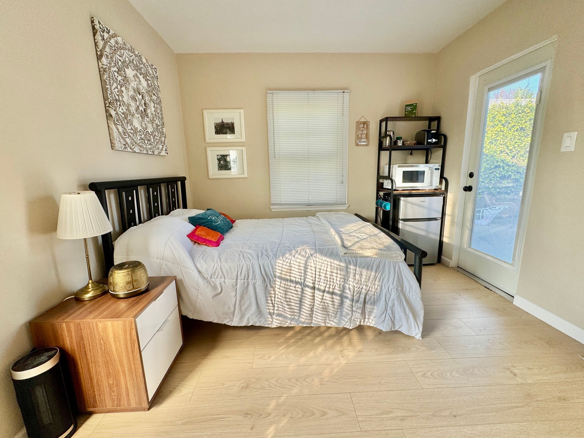 Building Photo - 10443 Califa St