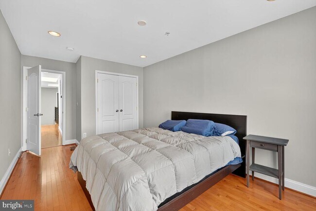 Building Photo - 1730 1st St NW