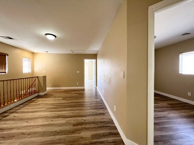 Building Photo - Beautiful 4-bedroom, 2.5-bathroom house