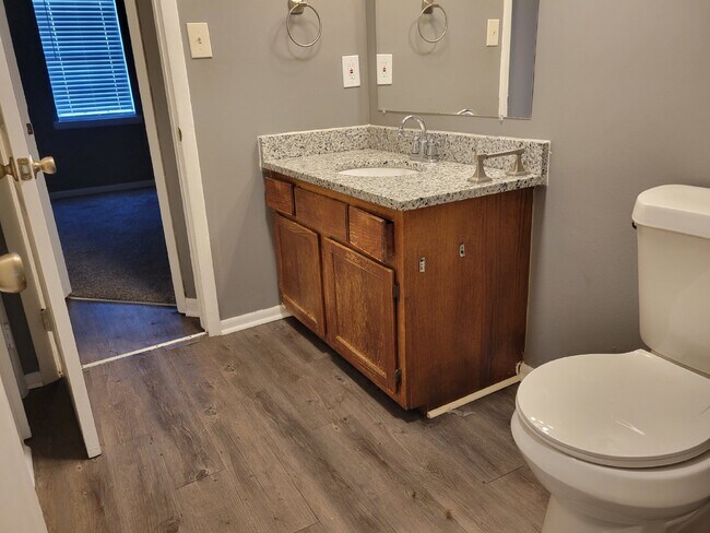 Building Photo - "Charming 2-Bedroom Haven on Glenn Street – Cozy Comfort Awaits in Decatur!"