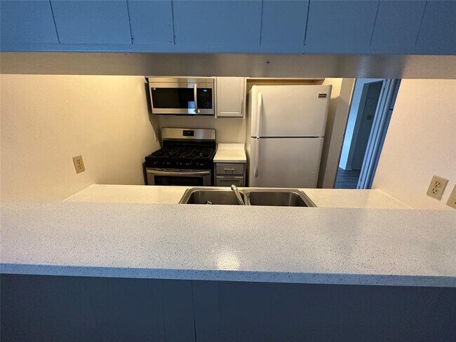 Building Photo - 104 E 32nd St