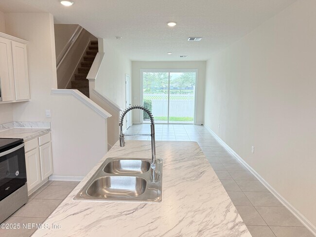 Building Photo - 523 Spanish Oaks Way