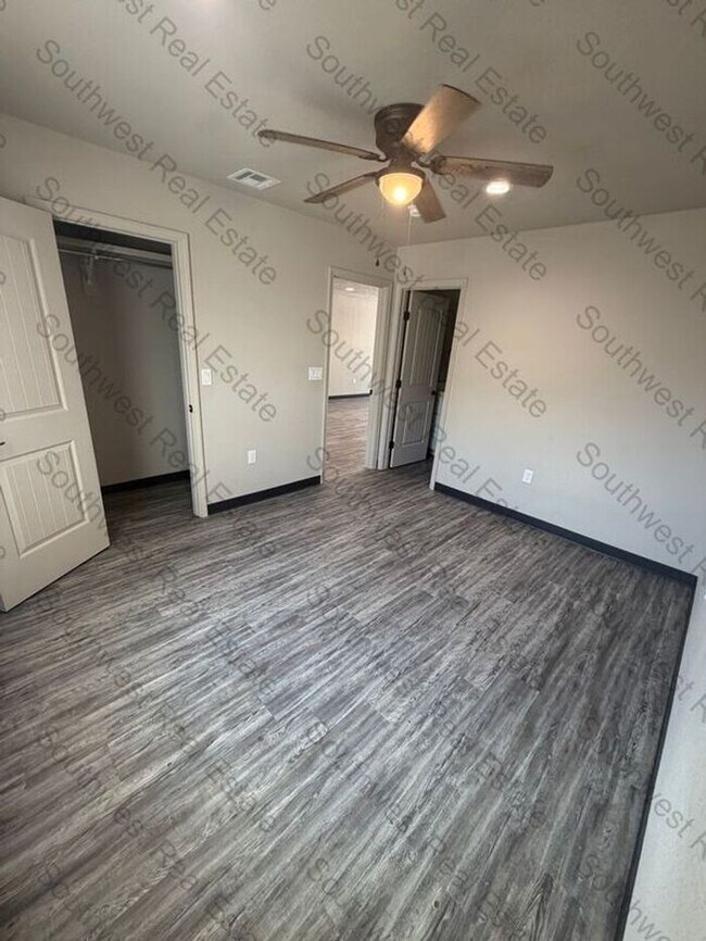 Building Photo - Modern 2 Bed 2 Bath apartment