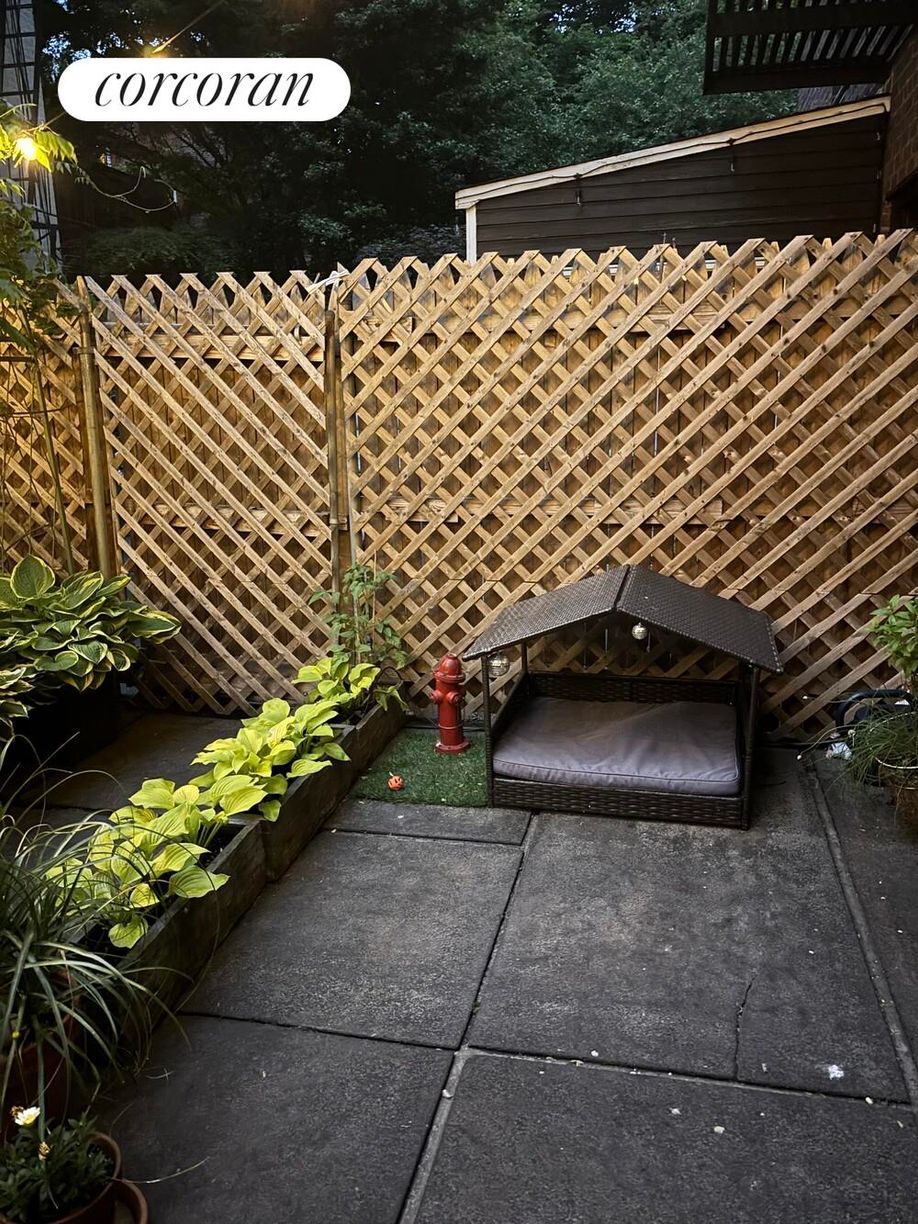 Building Photo - 100 W 12th St