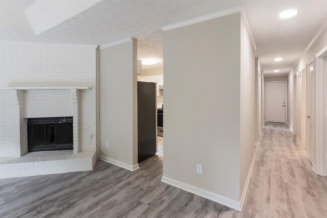 Building Photo - 1121 Brookstone Rd