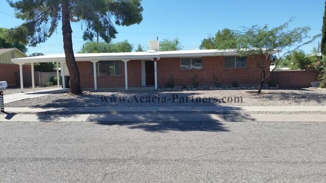 Building Photo - Spacious Eastside Property w/ Fenced Yard