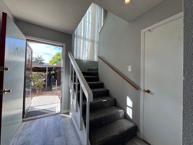 Building Photo - All Utilities Included! Condo in Winrock Villas