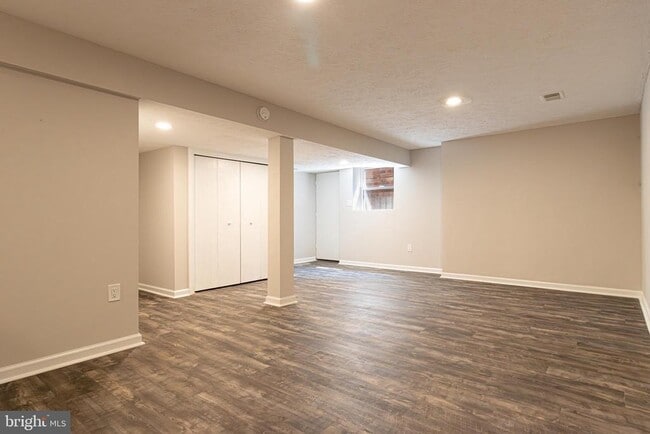 Building Photo - 6558 Gildar St