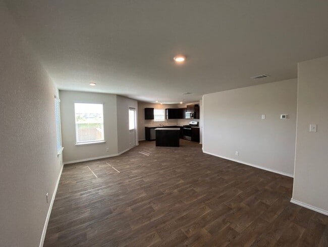 Building Photo - NEWER ONE STORY | 3 BEDROOM | 2 BATH | WHI...