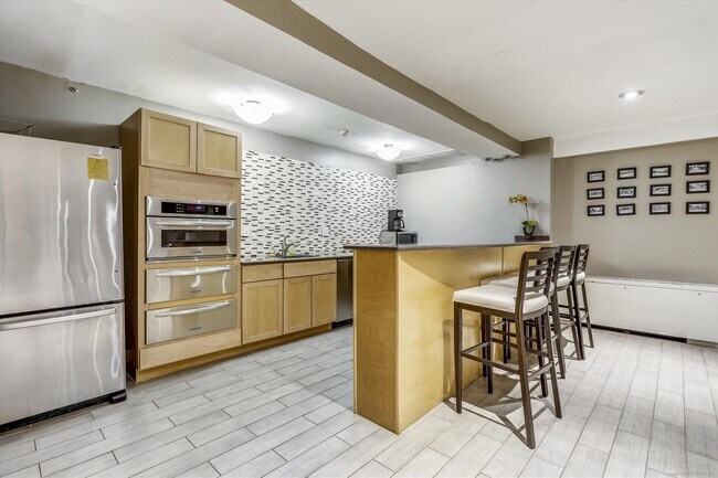 Building Photo - Spacious 1br/1bth Condo minutes from Downtown Silver Spring!