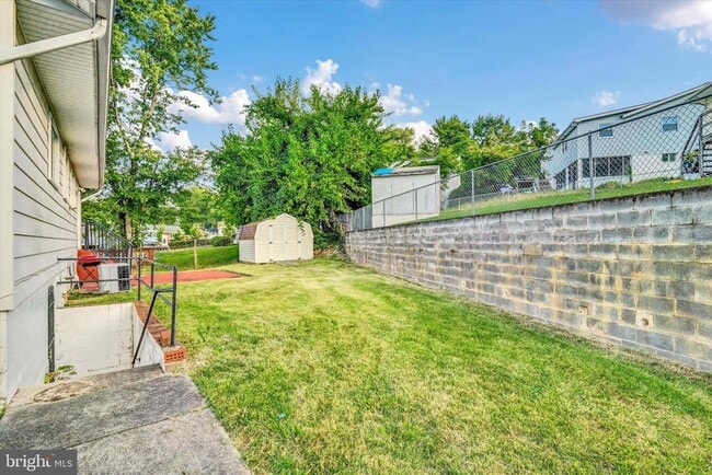 Building Photo - 6812 Pepper St