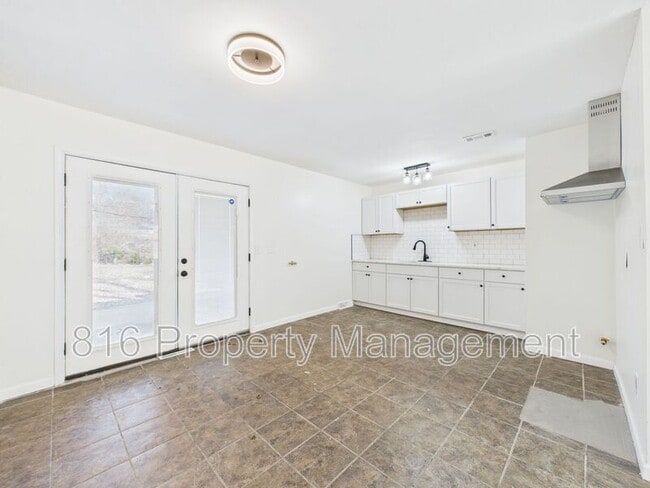 Building Photo - 8506 E 111 St