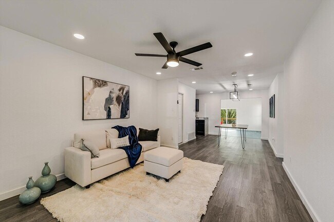 Building Photo - 6913 Shannon Dr