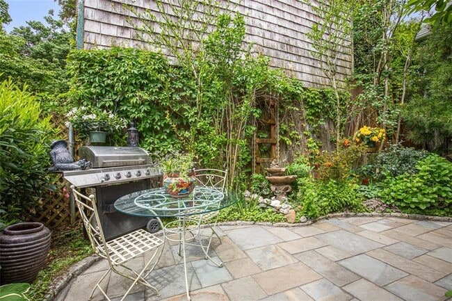 Building Photo - 74 3rd St