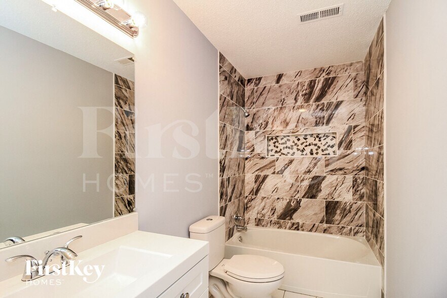 Building Photo - 701 Hampton Way Dr
