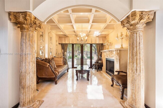 Building Photo - 6016 Leonardo St