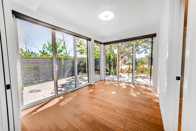 Building Photo - Park Central Townhomes - 4 Stories, 3 bedrooms, 31/2 bathrooms, 2 car garage and a rooftop deck w...