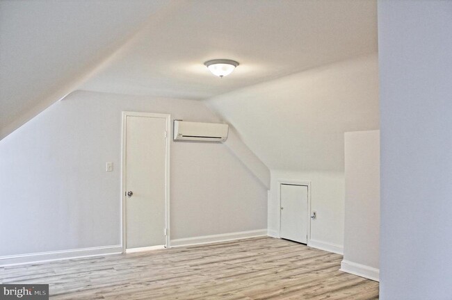 Building Photo - 1013 Crawford Dr