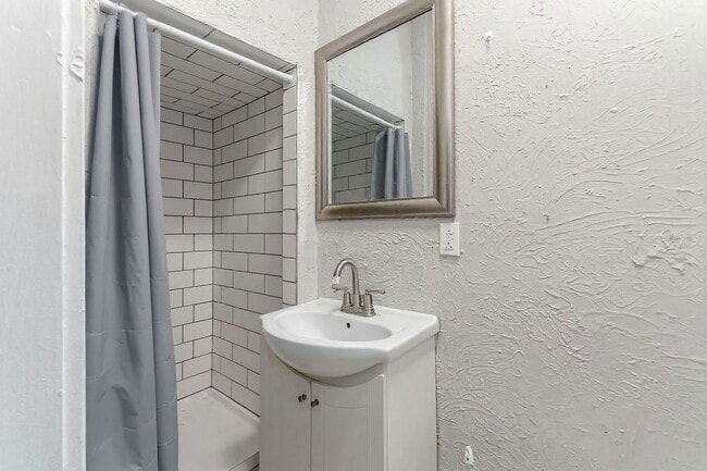 Building Photo - 196 W 8th Ave