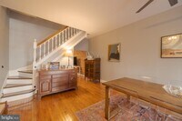 Building Photo - 835 Wellington St