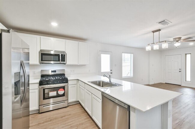 Building Photo - 21043 Longeni Dr