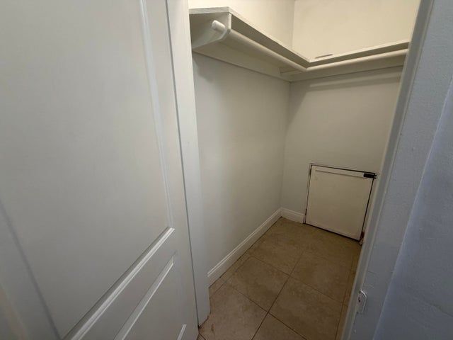 Building Photo - 2255 NE 51st St