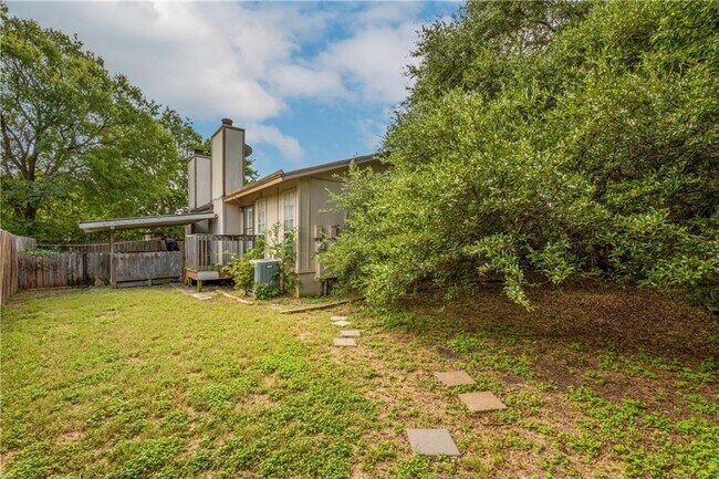 Building Photo - 8806 Piney Point Dr
