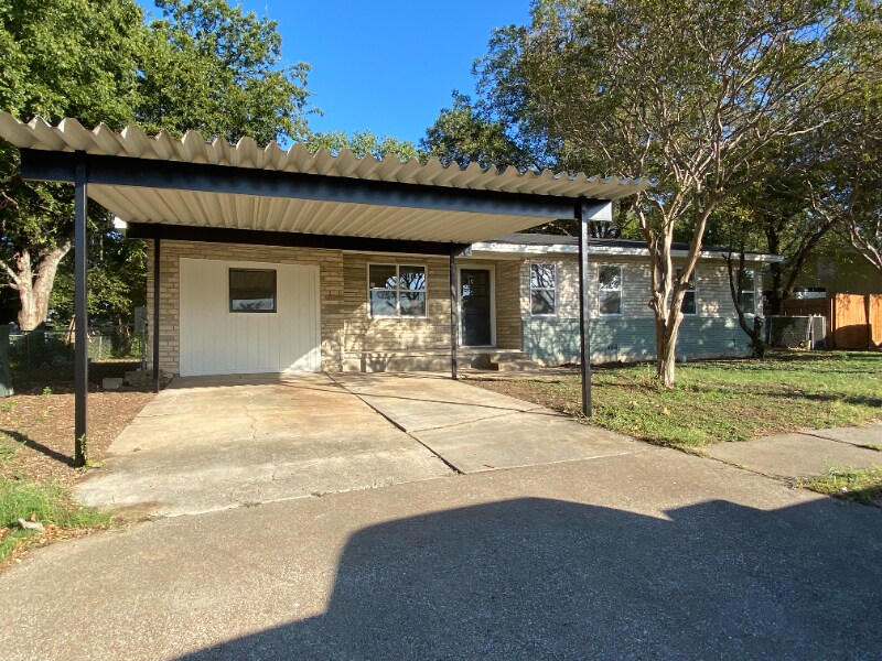 Building Photo - 907 S 5th St