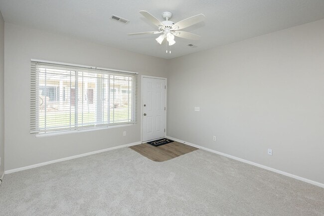 Building Photo - RENT SPECIAL!! 2 Bedroom, 3 Bathroom Townhome in Ankeny!