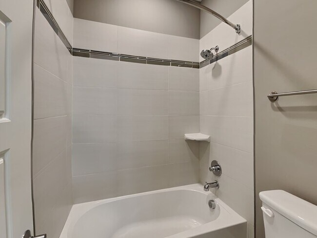 Building Photo - 1571 Fiji St