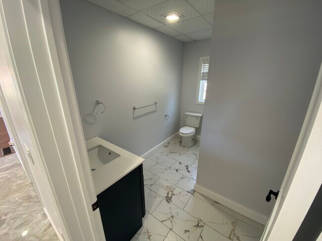 Building Photo - 1472 Somerset Ave