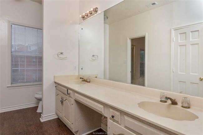 Building Photo - 4400 Carter Creek Pkwy