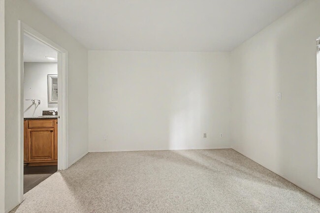 Building Photo - 5736 N 25th St