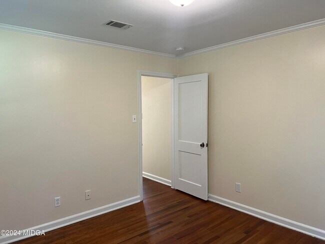 Building Photo - 110 Bragg St