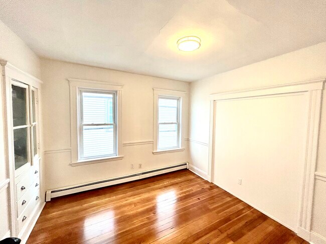 Building Photo - 11 Harold St