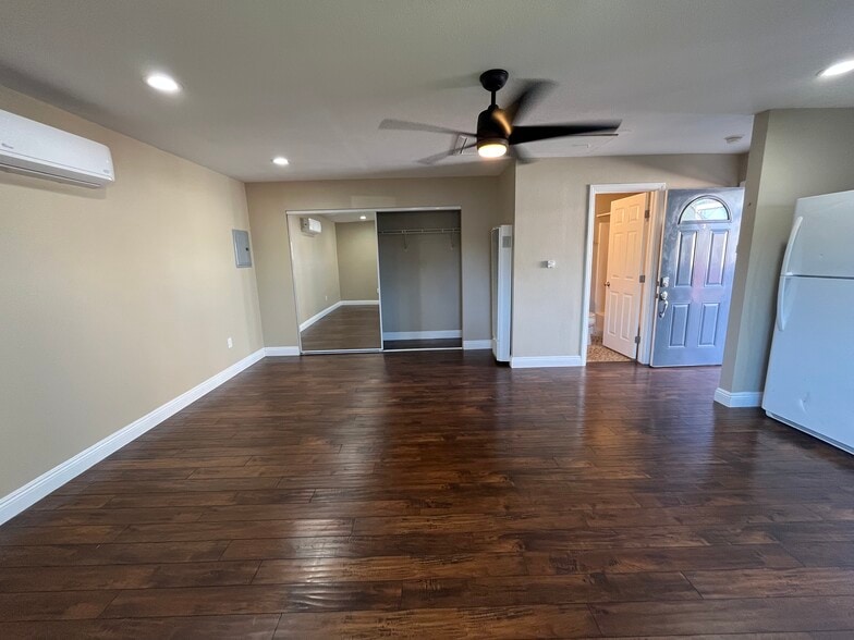 Building Photo - 5773 Venturi Dr