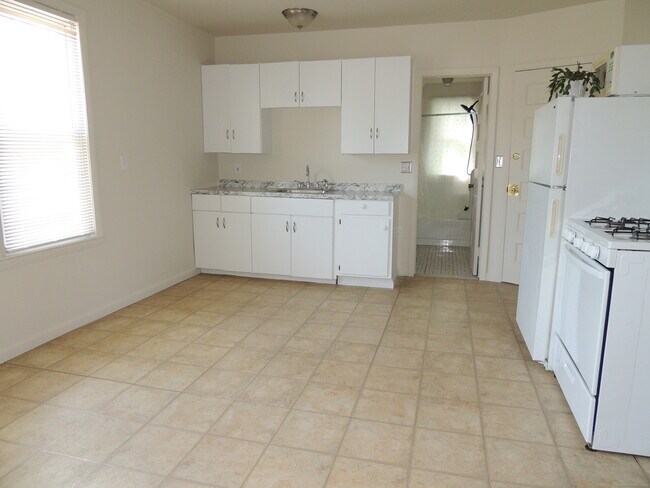 Building Photo - 125 Wilson St