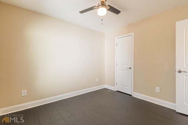 Building Photo - 1136 Wyland Dr SW