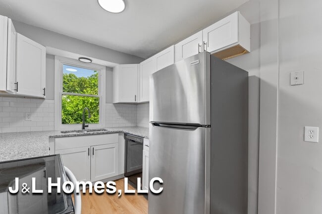 Building Photo - 568 Whitethorne Ave