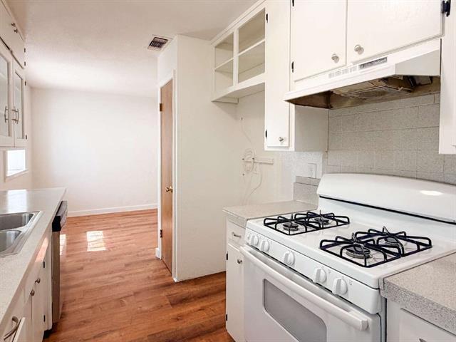 Building Photo - 604 Mesquite Ave N