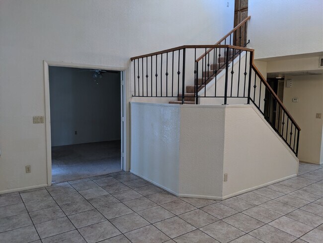 Building Photo - 3 Bedroom Home in Papago! Close to Tempe a...