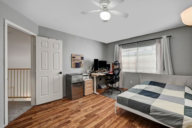 Building Photo - 2 Bedroom Condo w/ Patio & 1 Car Attached ...