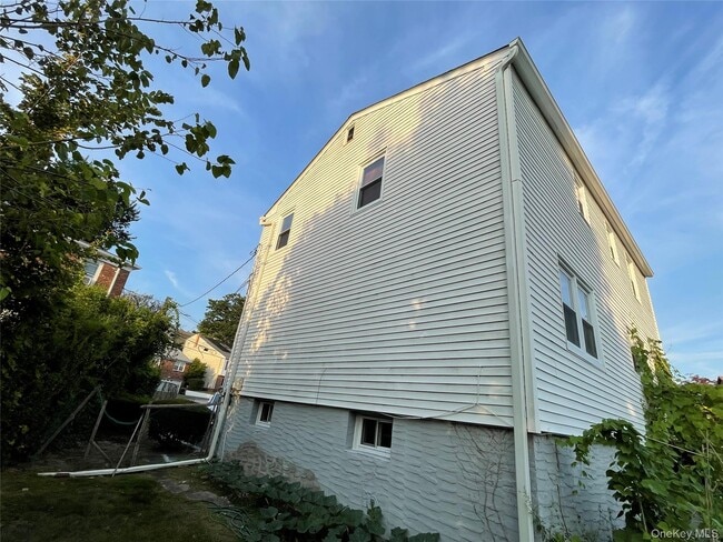 Building Photo - 19 Patti Ln