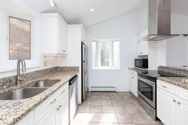 Building Photo - 200 Bent Tree Rd