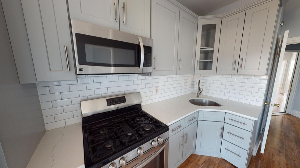 Building Photo - Beautifully renovated Bushwick apartment by A & L trains