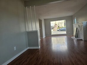 Building Photo - 2652 Maxwell Ave