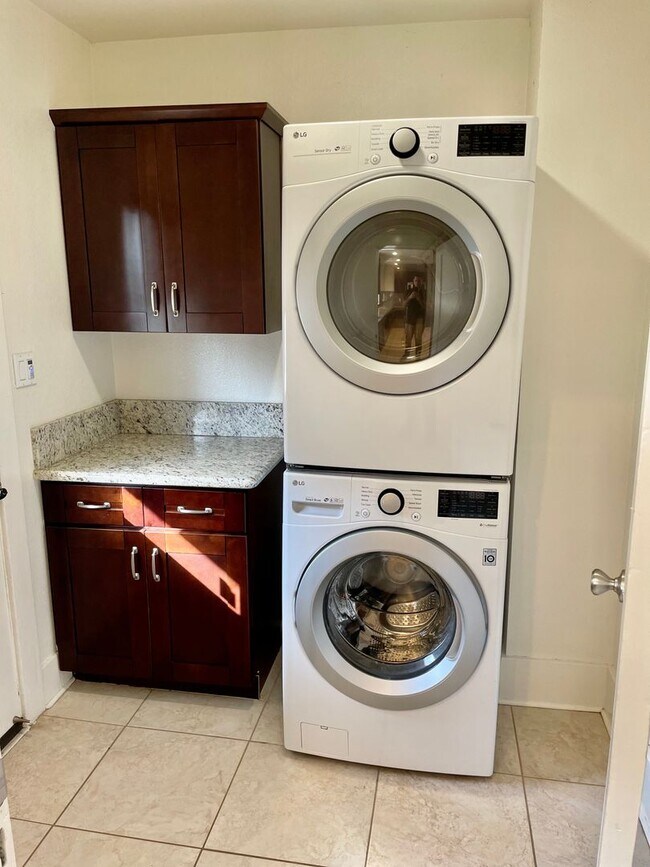 Building Photo - Classic NorthPark Craftsman