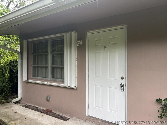 Building Photo - 3118 SW 15th Ave