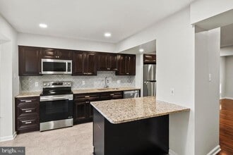 Building Photo - 7000 Ducketts Ln