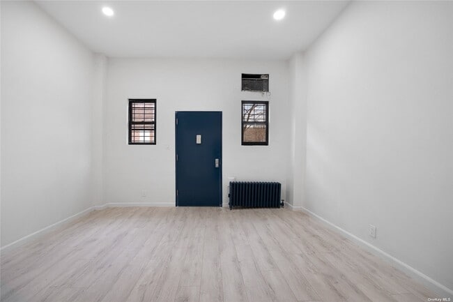 Building Photo - 86-22 Jamaica Ave